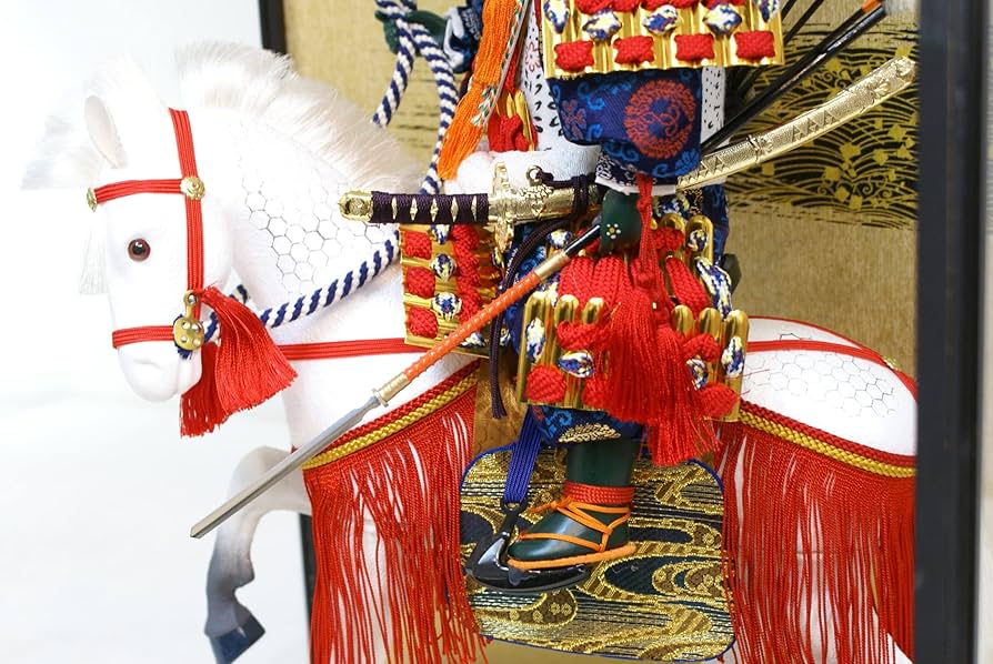 【縁起物】　　　　馬乗大将 Amazon | 【五月人形】吉徳大光作 武者人形「馬乗大将」ガラス